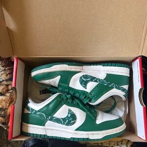 Nike Dunk Low ESS green and White